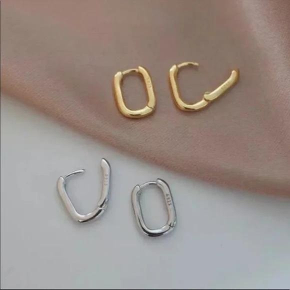 OVAL HOOPS 18K GOLD EARRINGS, NICE EARRINGS, CUTE EARRINGS - Picture 4 of 8